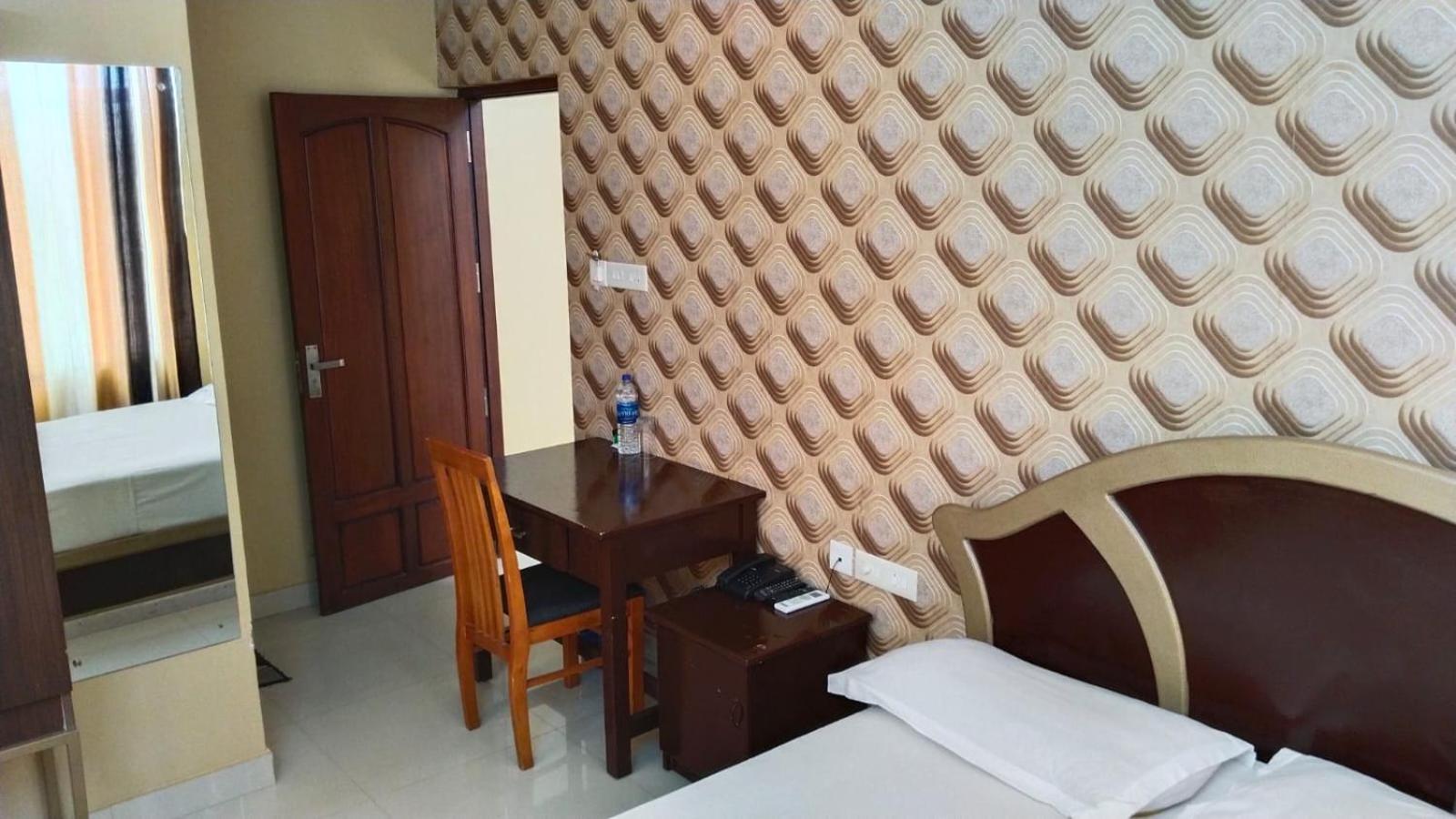 Hotel Falcon Thiruvananthapuram Exterior foto